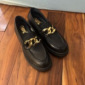 Carlos by Carlos Santana Black Loafers with Gold Chain